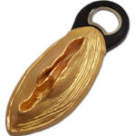 Diablo Picante - Black Golden Vagina Shaped Opener